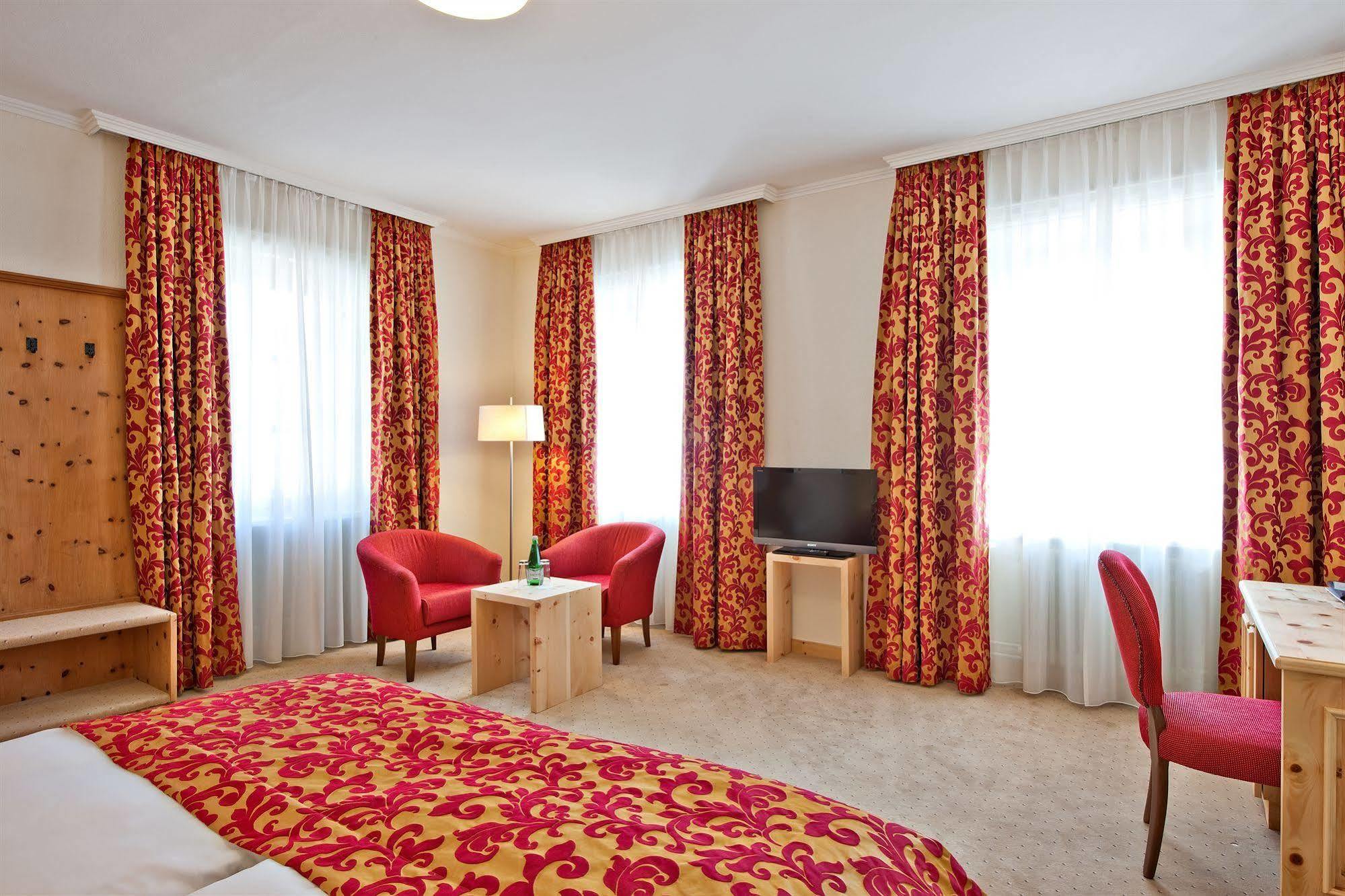 Hotel Engiadina Zuoz Eksteriør billede